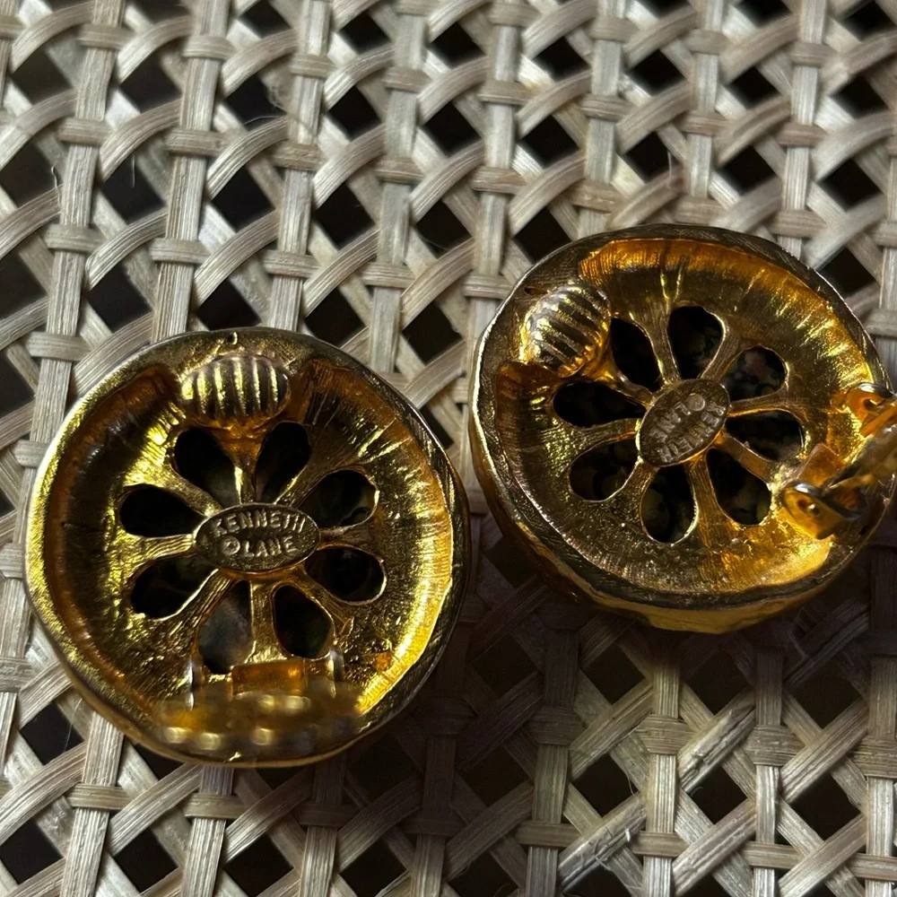 Vntg Kenneth Jay Lane KJL Gold and Black Round Earrings with unique stone center - Picture 6 of 7